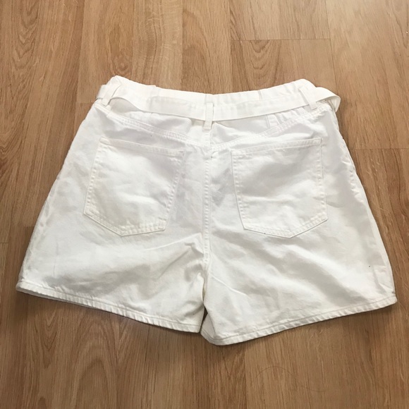 Uniqlo High Rise White Denim Shorts - Picture 2 of 2
